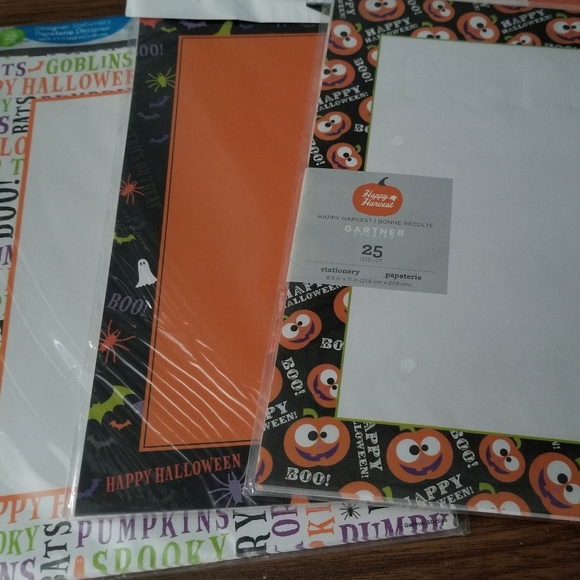 Bundle of (3) sets of 25 New Halloween Stationary paper. - Picture 1 of 5